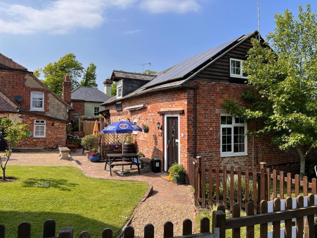 Hunston Mill Self Catering Dog Stay For Free Chichester Bagian luar foto
