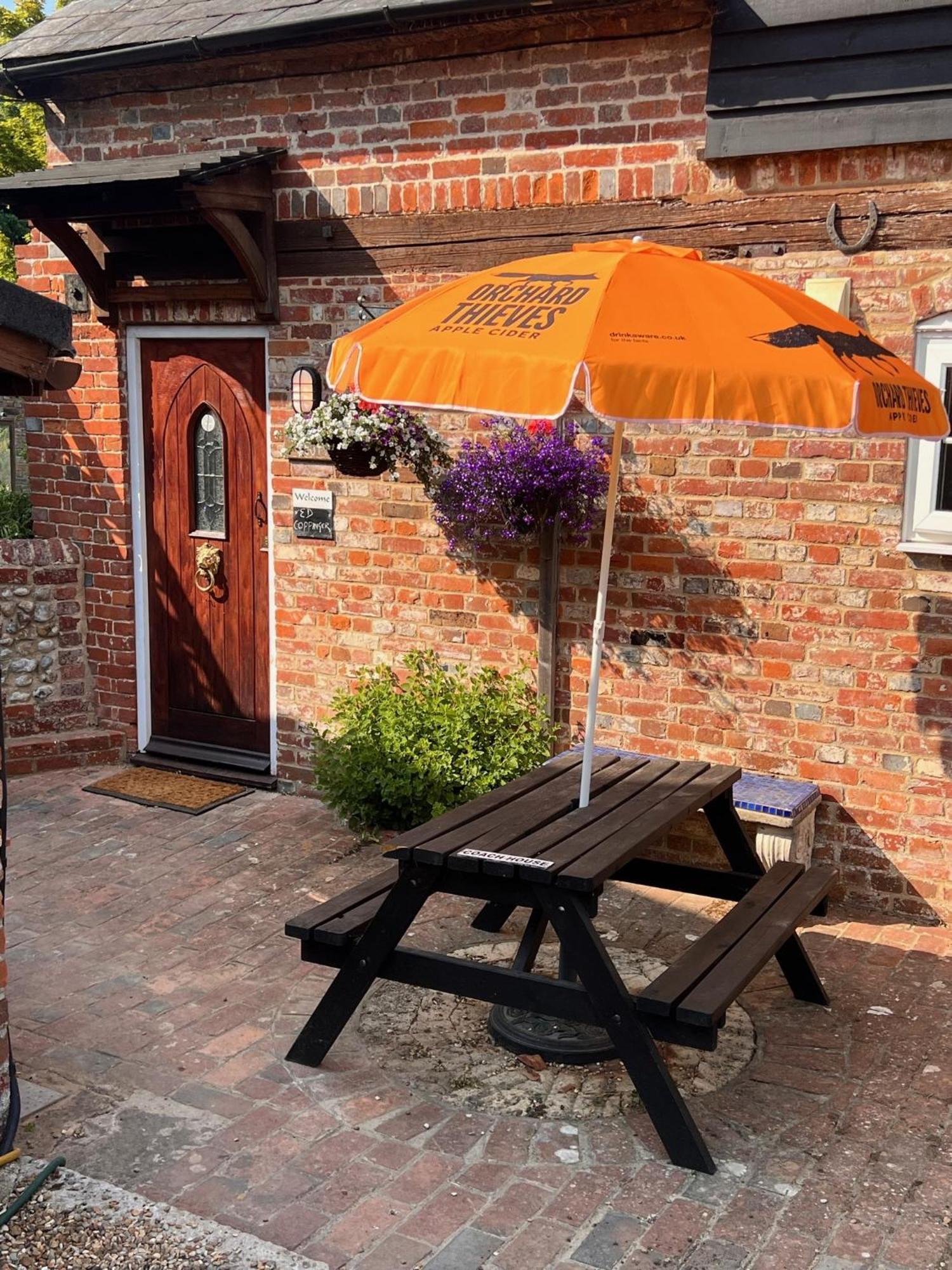 Hunston Mill Self Catering Dog Stay For Free Chichester Bagian luar foto