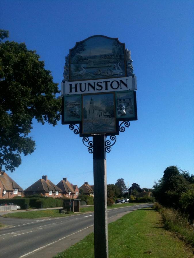 Hunston Mill Self Catering Dog Stay For Free Chichester Ruang foto